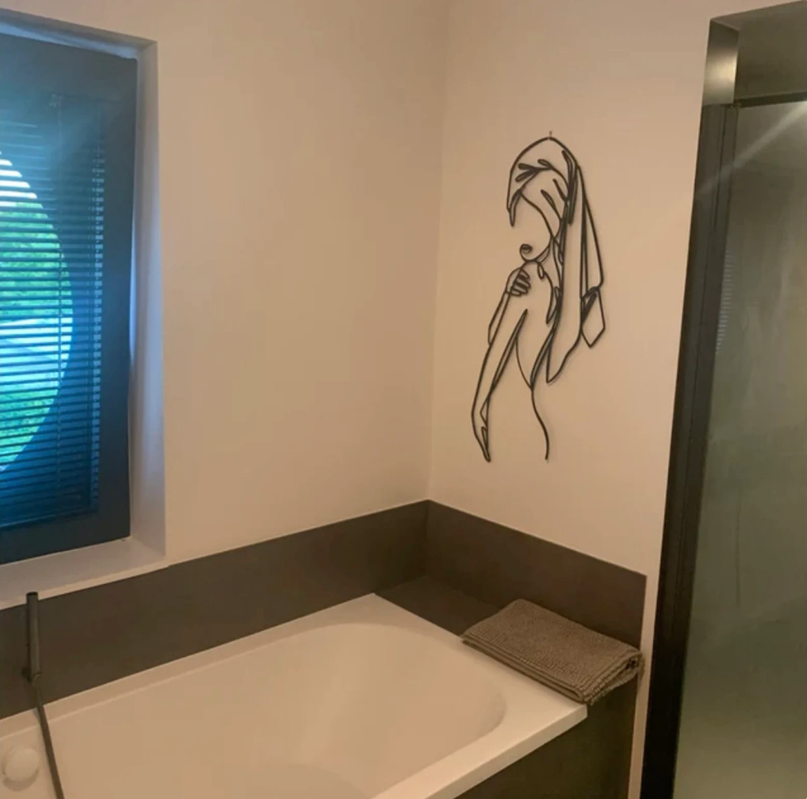 Women Metal Bathroom Wall Decor, Minimalist Line Art