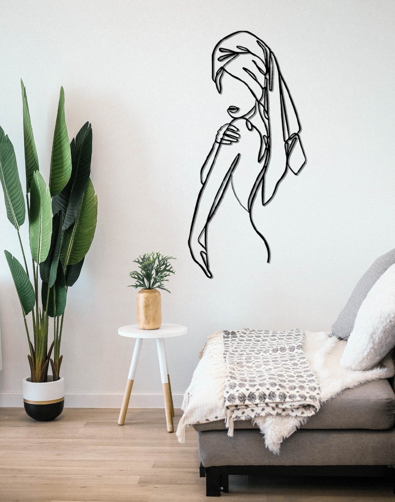 Women Metal Bathroom Wall Decor, Minimalist Line Art